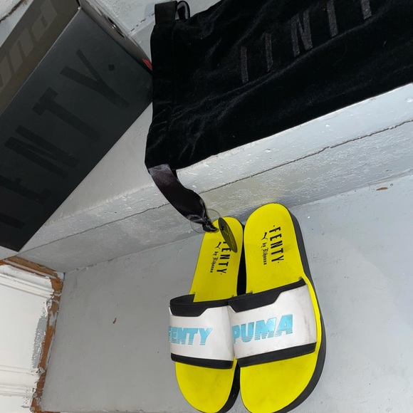Fenty Puma Slides sz. 8.5 - Picture 2 of 2